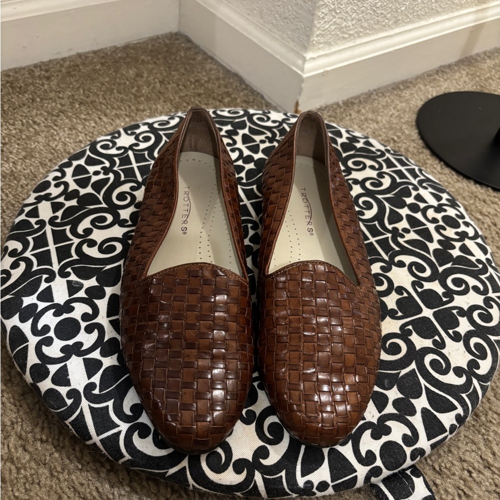 Trotters Liz Leather Loafers in Brown 8w - Picture 5 of 8